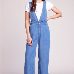 BB DAKOTA NWT - V-NECKLINE OVERALLS